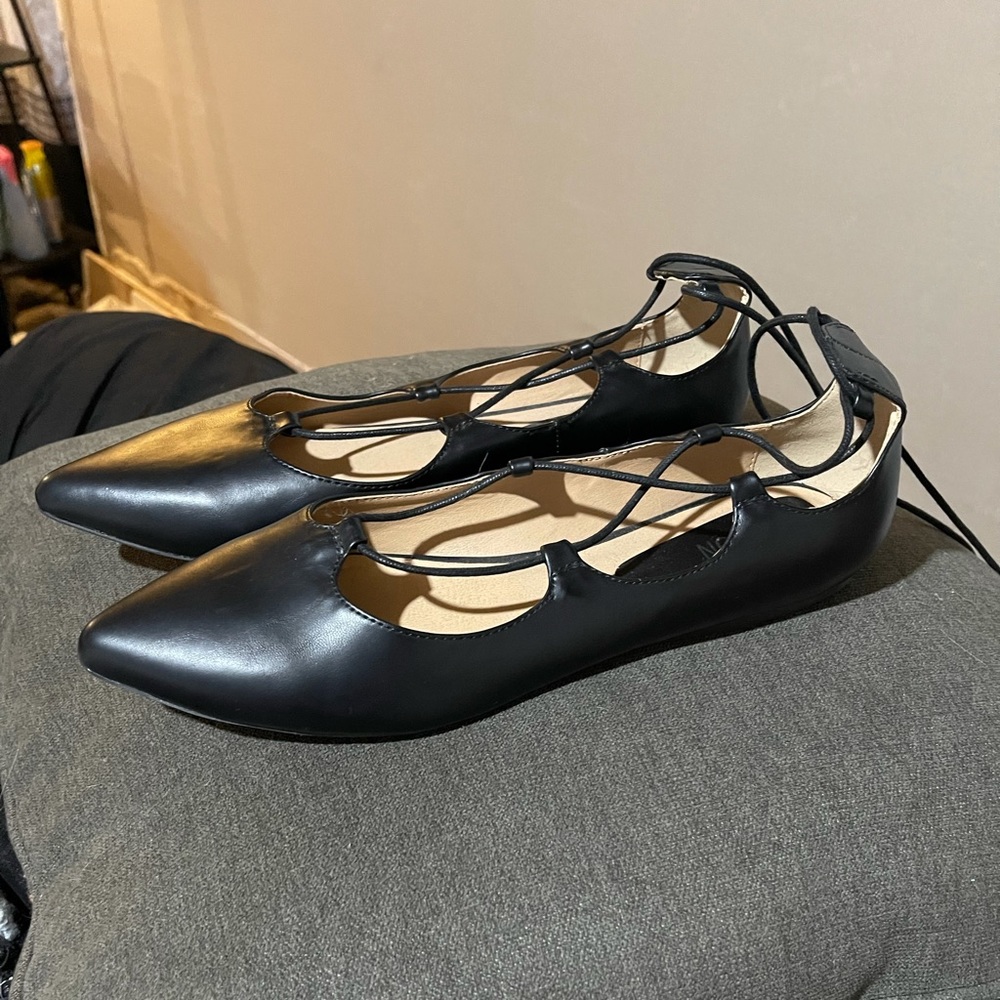 Flat shoes